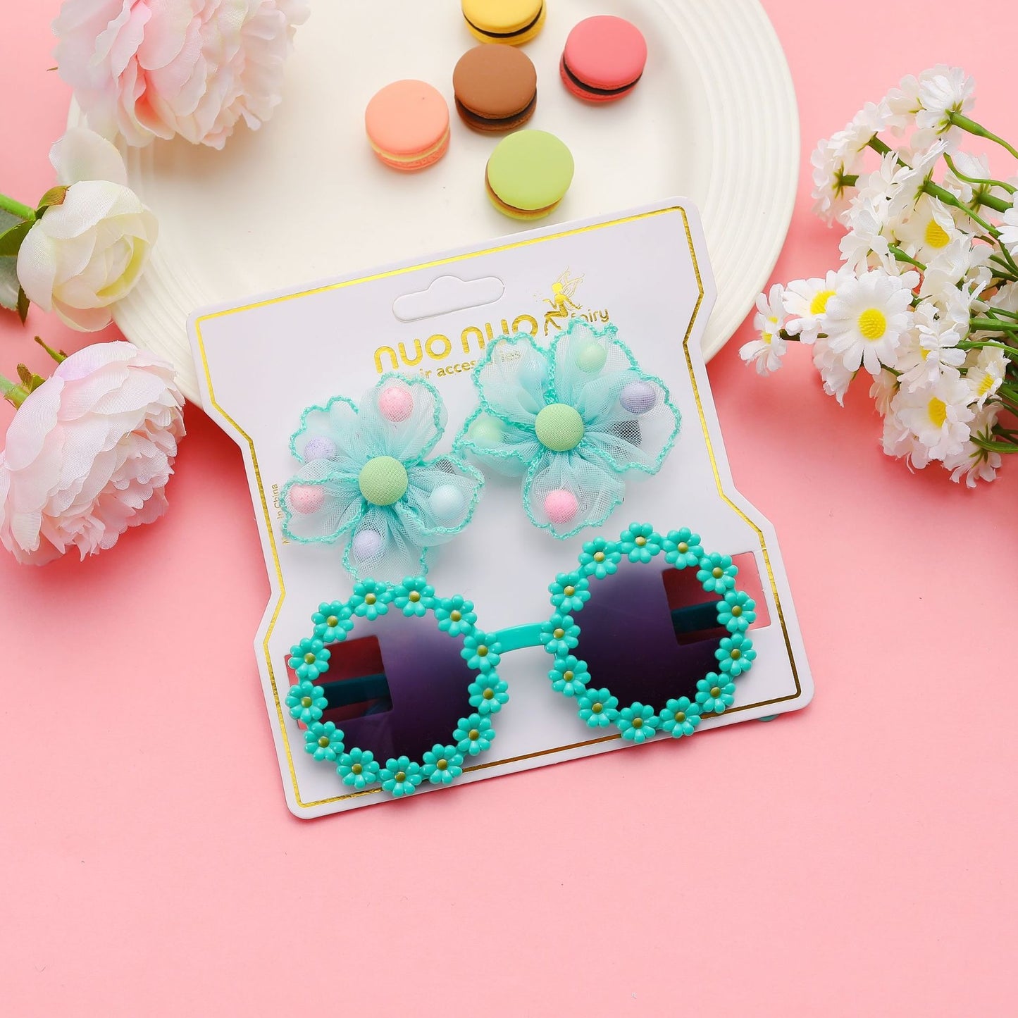 Hair clips and sunglasses